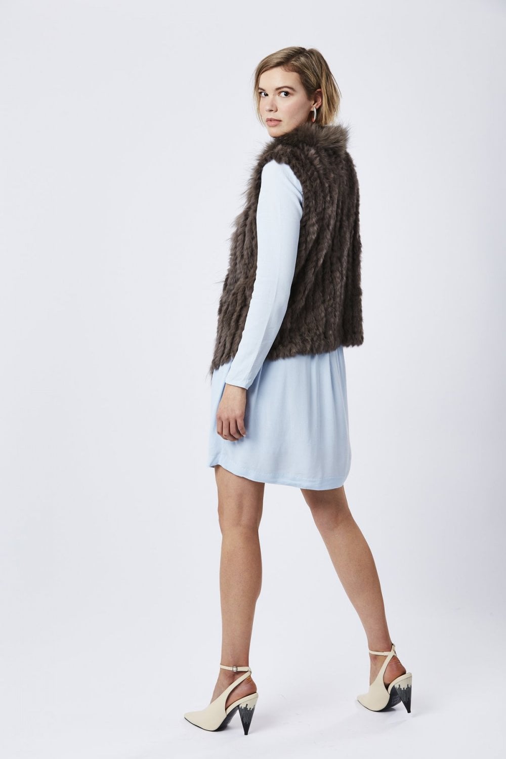 fox-and-coney-fur-gilet-with-collar-feature-p26-21122_image